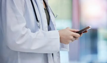 ¿Es seguro usar WhatsApp para diagnósticos y seguimiento de pacientes?