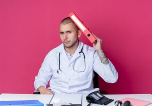 Guía para elegir tu especialidad médico-quirúrgica: consejos para médicos