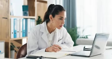 Kit para médicos: guía básica legal y profesional en Colombia