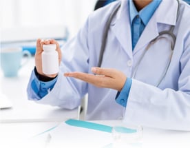 ¿Qué autonomía tiene el profesional de la salud a la hora de prescribir medicamentos?