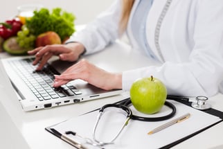 Cuida tu bienestar integral: la importancia de la alimentación para el Talento Humano en Salud