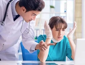 ¿Qué hacer frente a una situación de acoso laboral en el sector salud?