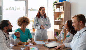 ¿Cómo las instituciones de salud pueden fomentar el bienestar en sus trabajadores?