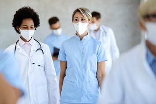 El impacto del trauma en profesionales de la salud: cómo manejar y superar experiencias difíciles